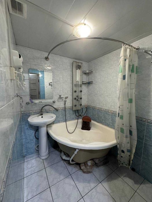 В аренду 3/1/4 78м2 вдоль дороги Карасу 2