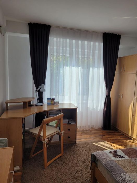 Vând apartament cu 3 camere zonǎ centralǎ Oradea