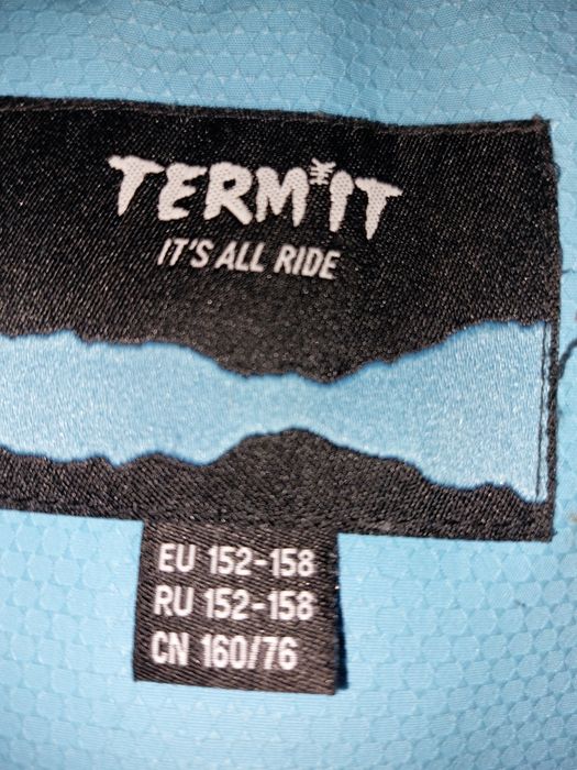 Продам зимнюю куртку для девочки