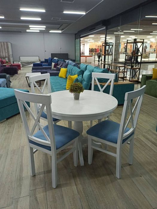 Компактные столы и стулья