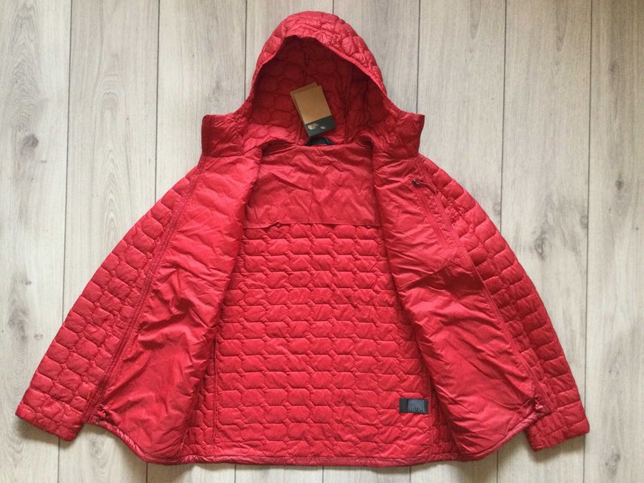 НОВО оригинално яке качулка THE NORTH FACE Thermoball Hoodie размер L