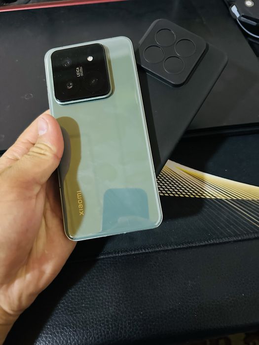 Xiaomi 14 pro flagman