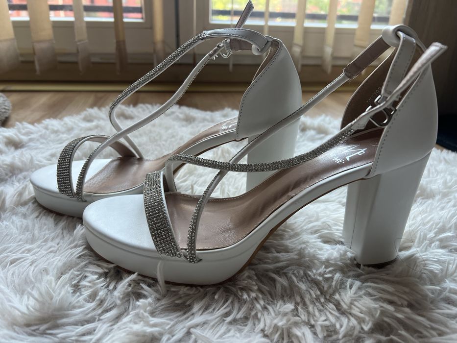 Чисто нови обувки