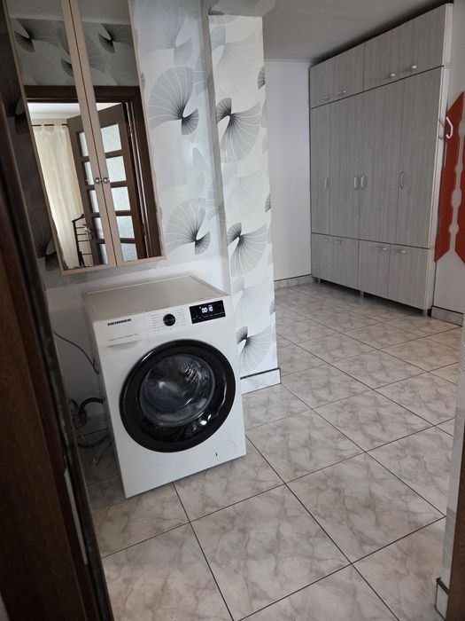 Inchiriez apartament 3 camere