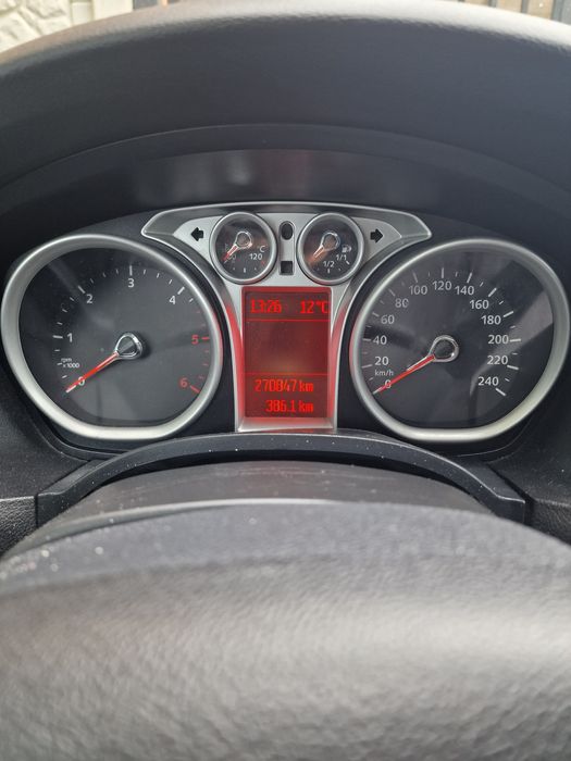 Vând sau schimb Ford focus