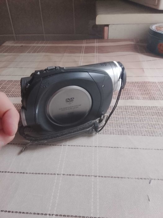 Продам видеокамеру Panasonic VDR-D220