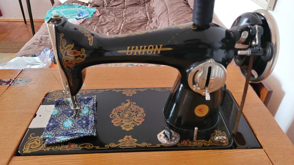 Шевна машина Union –ретро от соца , работеща, здрава.