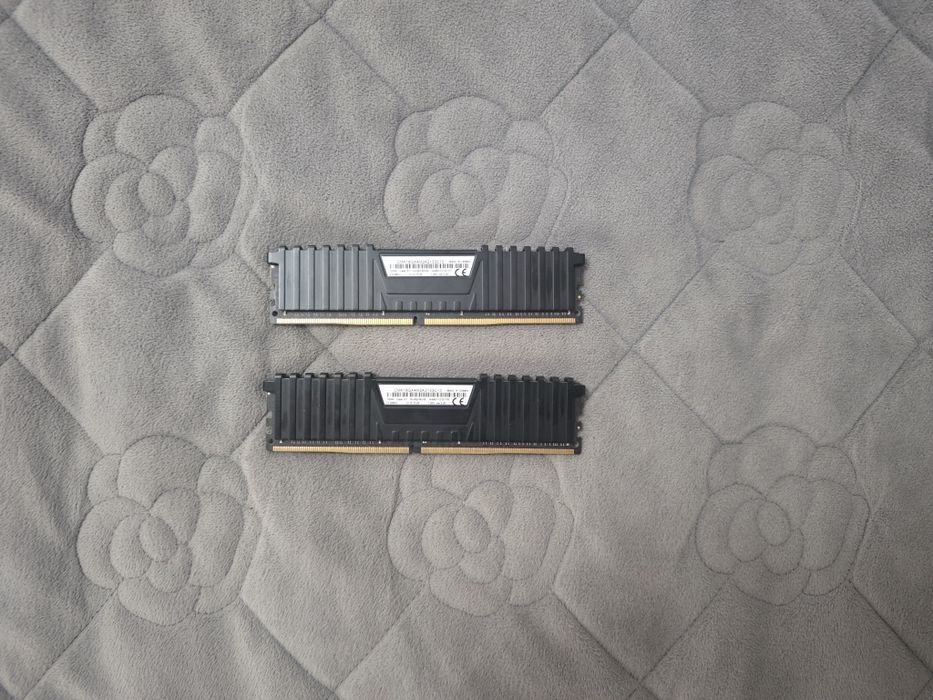 Vând 16 GB de ram DDR4