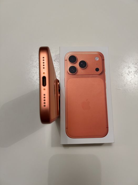 iPhone 17 Pro Cosmic Orange 256 GB Neverlocked