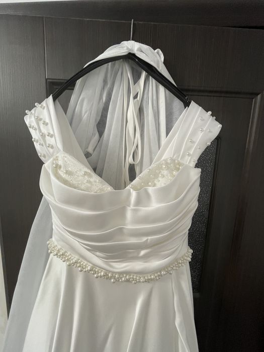 Rochie mireasa, marimea 44 corset in spate