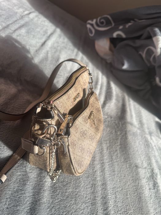 Чанта Guess