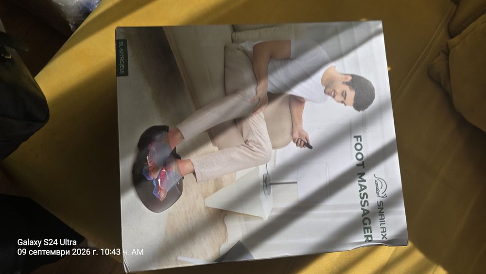 електрически шиацу масажор за крака, който изглежда като модел на марката Renpho  с функции за месене, въздушна компресия и затопляне.