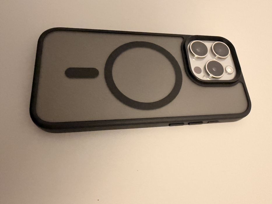 Vand iphone 15 pro, ca nou, necodat, cu factura