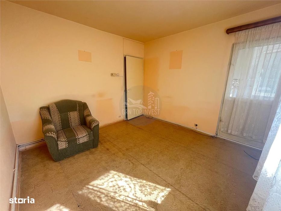 Apartament 2 camere decomandat balcon pivnita zona Vasile Aaron