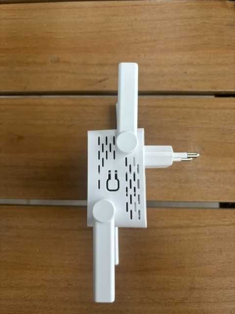 Fenvi AX1500 Wi-Fi 6 Dual-Band Range Extender / Repeater