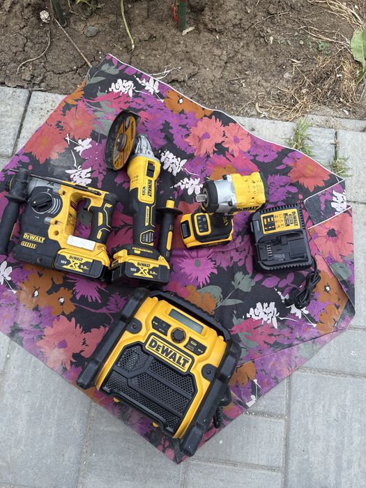 Vind set dewalt 4 piese 3acum 5 ah si incarc