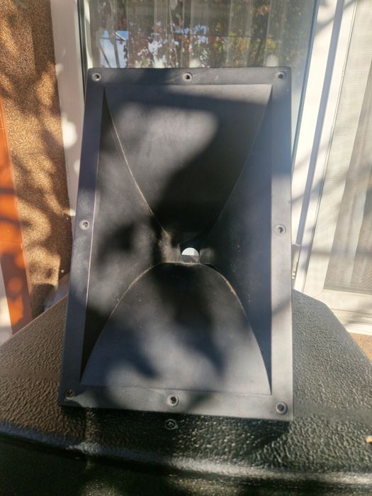 Horn dryver boxa