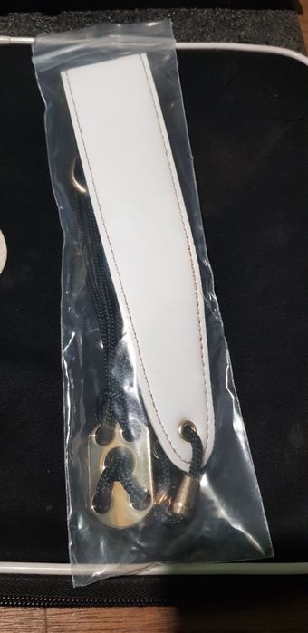 Луксозна каишка БЯЛА и ЧЕРНА за саксофон,кларинет,бузуки