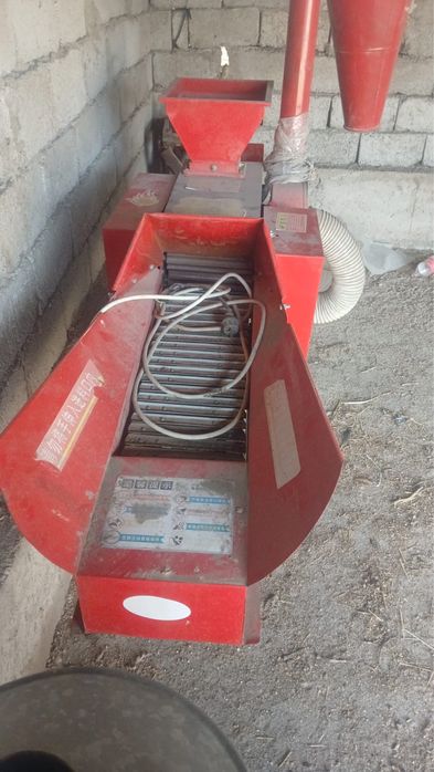 Дробилка измельчитель зерна и травы