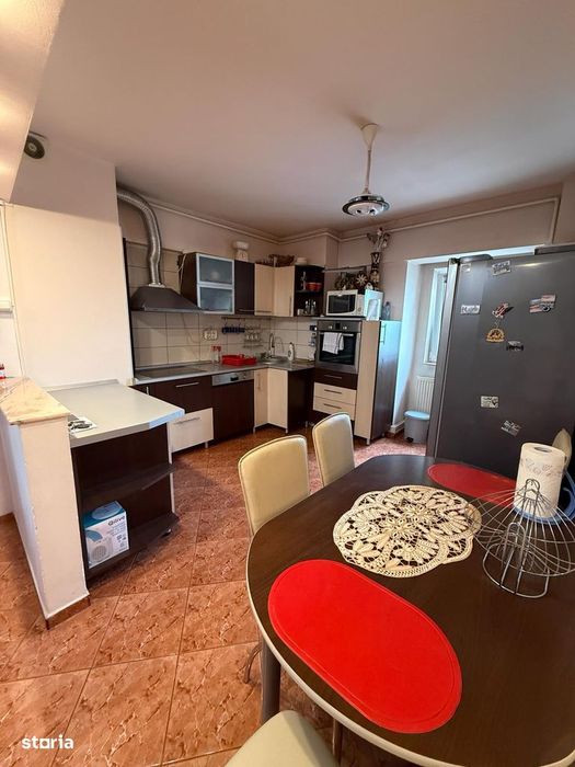 Bld. Traian zona Unicredit – Ap. 4 camere, et. intermediar — fotografia 3