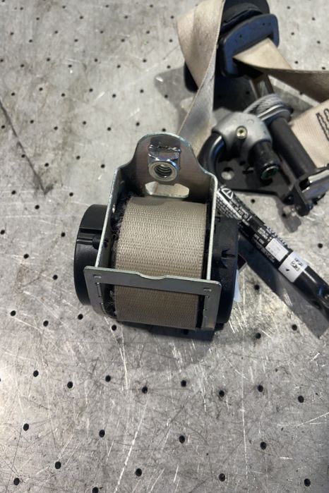 Centura siguranta fata dreapta 610126200B BMW Seria 5 F10