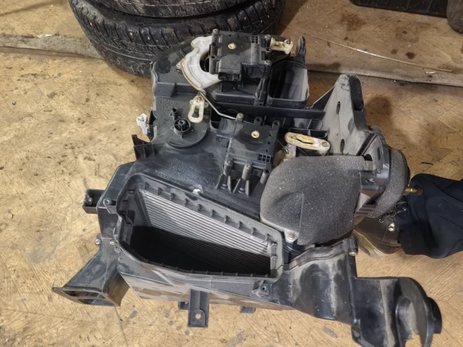 Мазда 6 GG корпус отопителя.