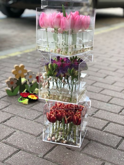 Прозрачный короб и сумочки к 8 марта