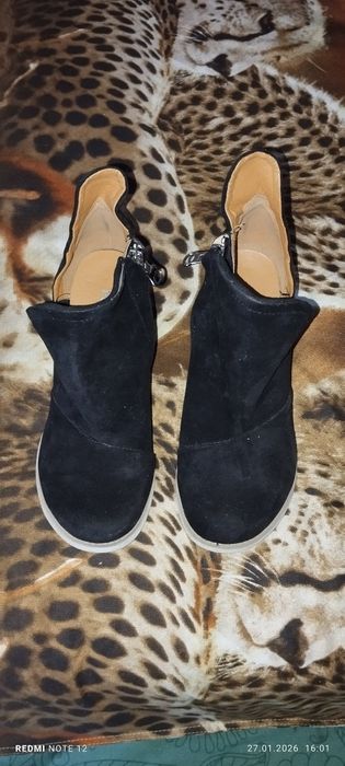 Botine elegante cu decupaj la glezna