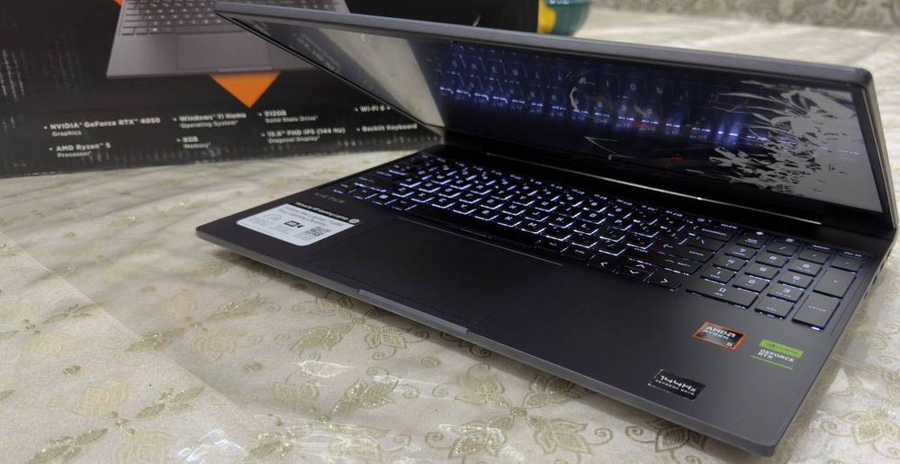 Игровой ноутбук HP VICTUS/REYZN 5 8645HS/RTX4050 6гб/ОЗУ 8гб/SSD 512гб