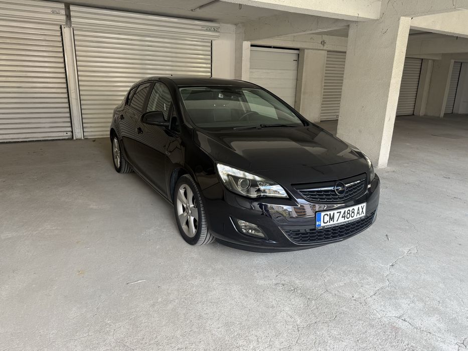 Opel Astra J 2010 година