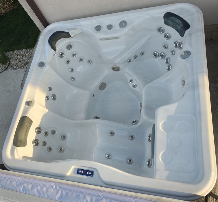 Jacuzzi exterior 5 persoane