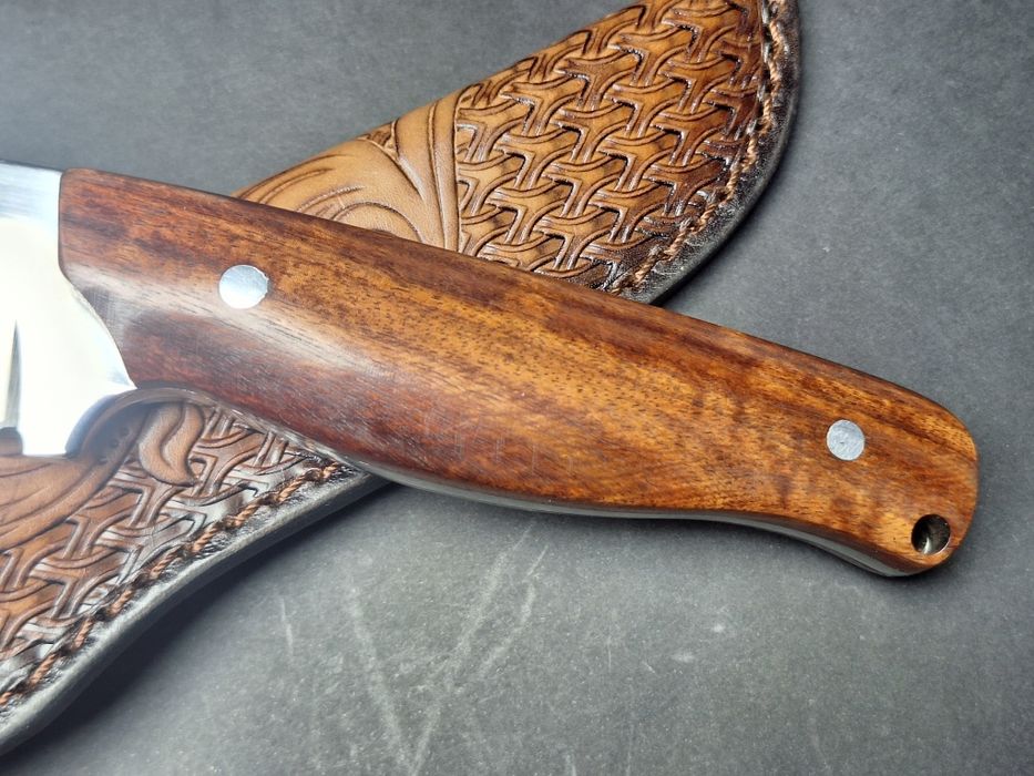 Ловен нож-Ръчна изработка-стомана D2 с кания от телешки кожа