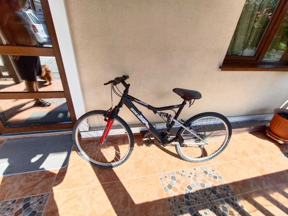 Vând bicicletă cu schimbător de viteze