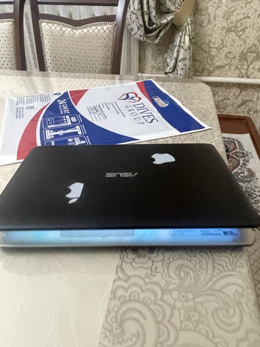 Ноутбук асус.