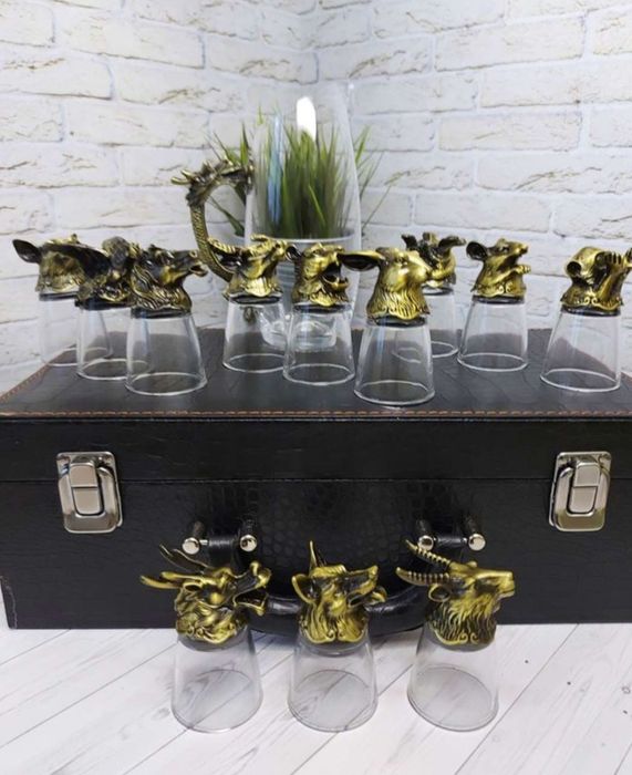 Рюмки с графином в подарочном кейсе