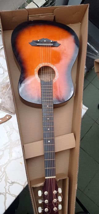Продам гитару шести струнная