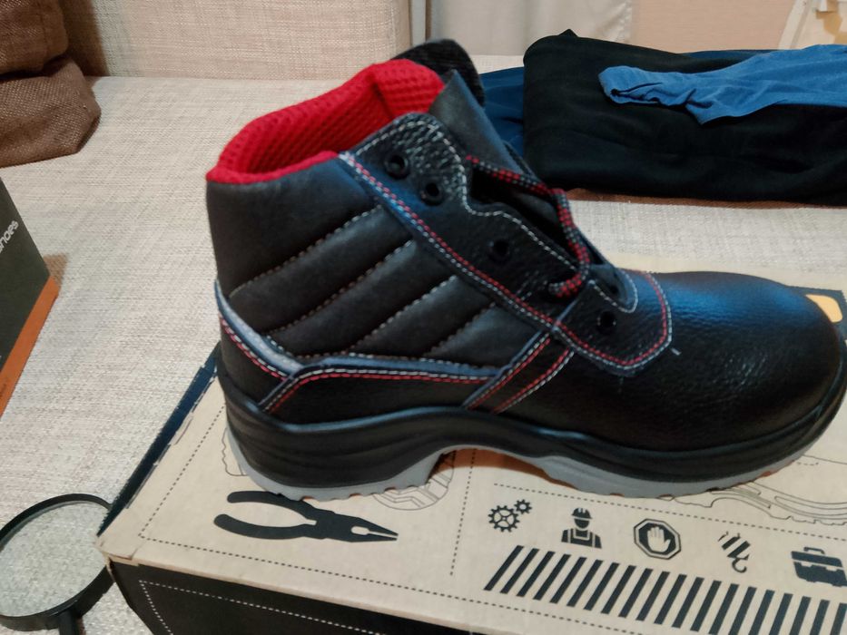 продавм изгодно чисто нови зимни обувки-мъжки и дамски