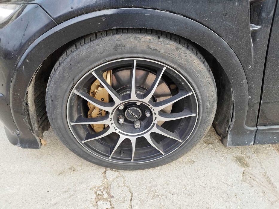 Предни четири бутални спирачни апарати Brembo