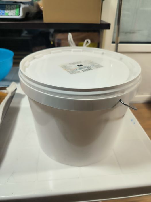 Продам ведра 10л с крышкой 250