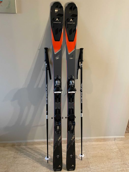 Чисто НОВ ски комплект