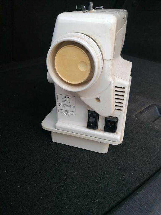 Шевна машина SINGER 2604 C