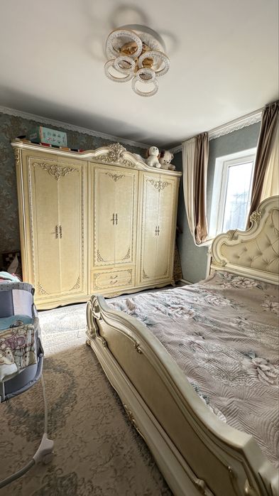 Продам спальный горнитур