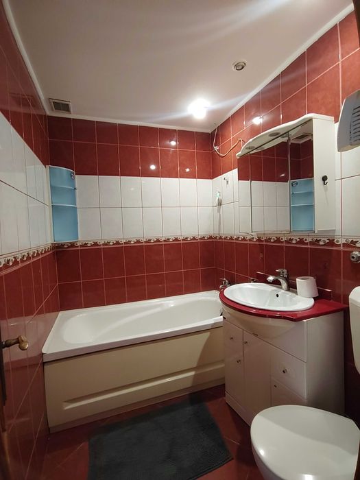 Apartament 3 Camere, Etajul 1, zona Mausoleu