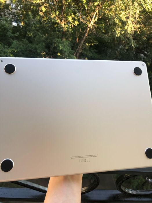 Macbook Air M2, 8/256гб, Starlight