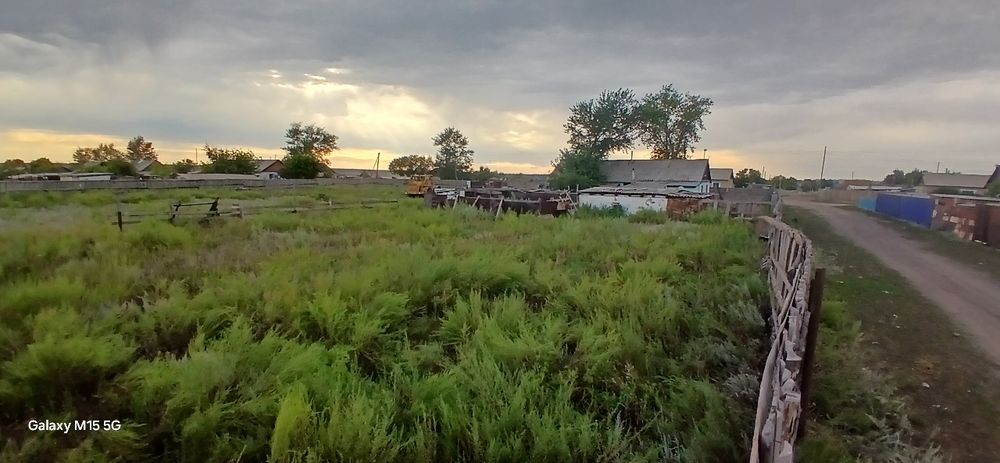 Продам 2 дома с большой территорией
