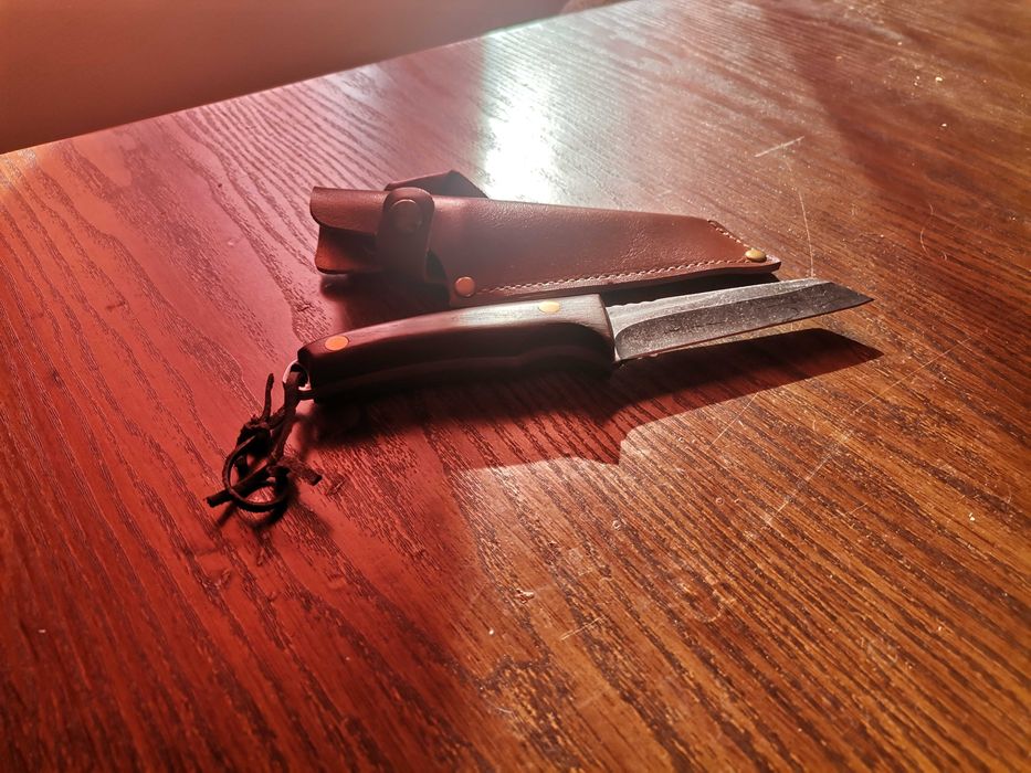 професионален нож за суши и ножове с кожени калъфи