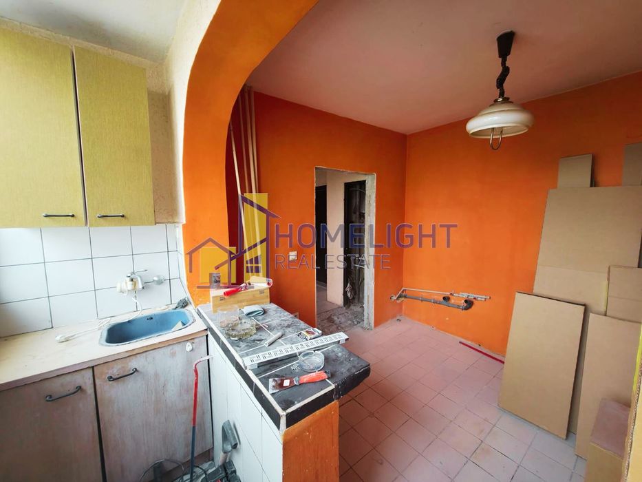 Тристаен апартамент в кв. Люлин 5