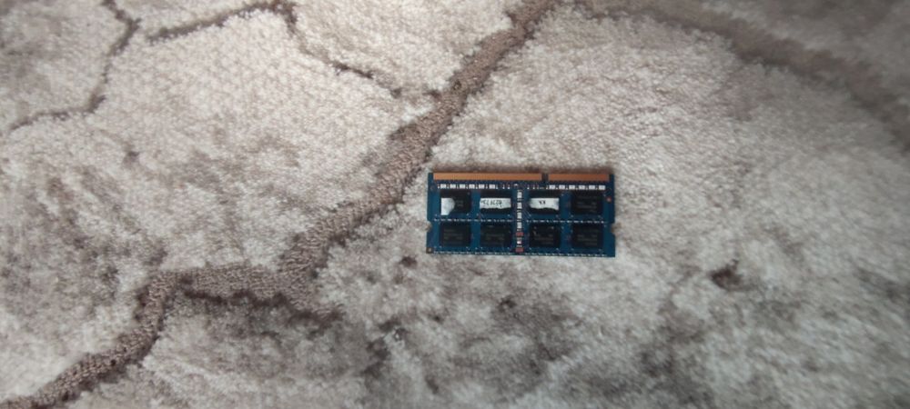 Vând 2x Ssd 3x GB RAM și un procesor Intel core a cincea generație