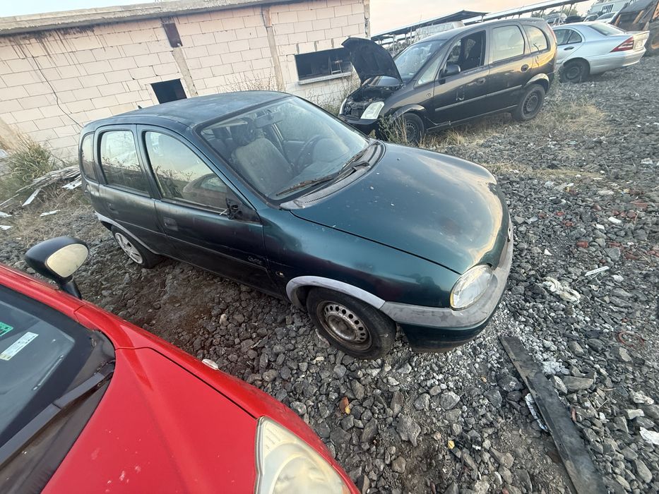 Opel Corsa B 1.2 на части