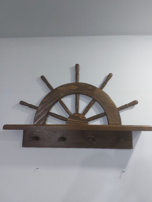 Cuier din lemn rustic